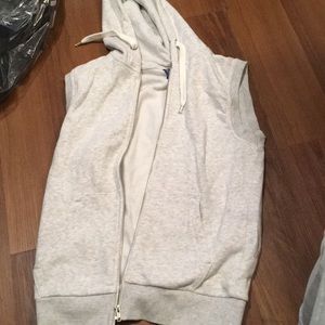 No sleeve hoodie